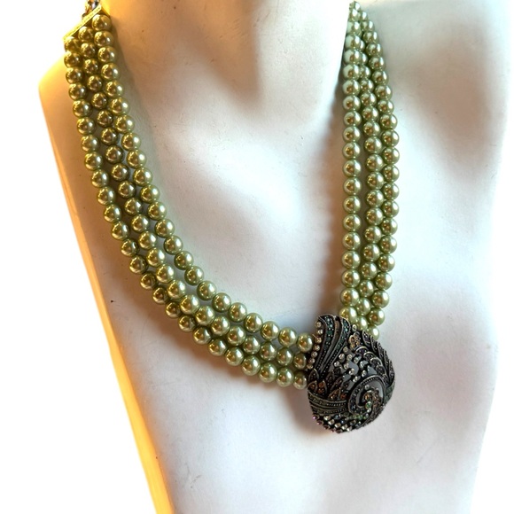 HEIDI DAUS TEARED TAPESTRY THREE STRAND FAUX PEARL GREEN PAISLEY NECKLACE - Picture 1 of 6